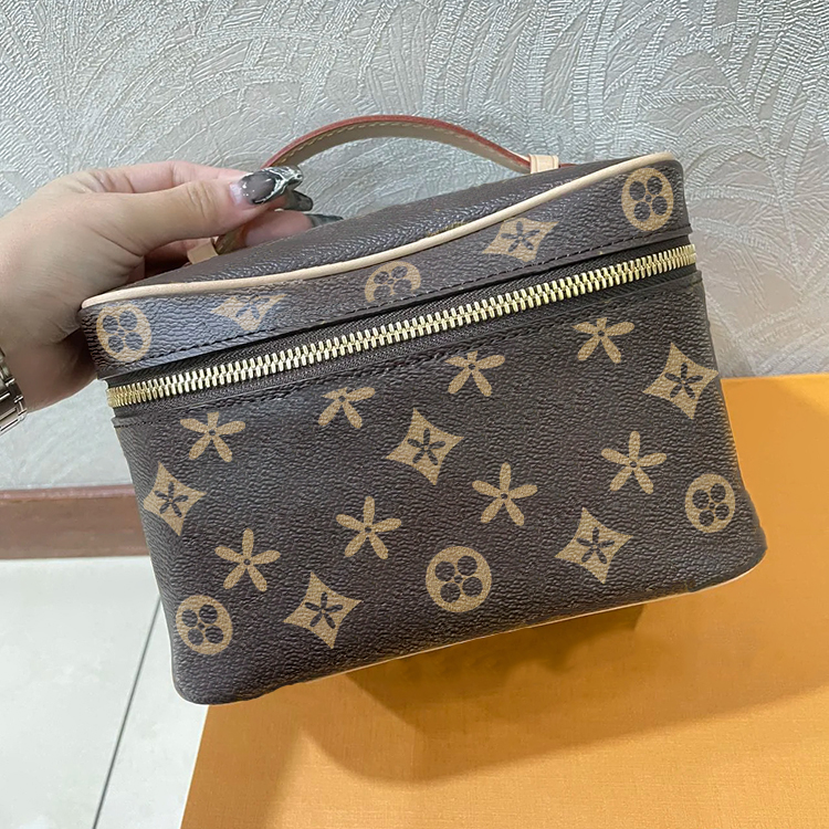 M41178 3 size nice bb vanity bag luxury designer Women mans travel duffle tote handbag wash clutch Bags pouch wallet makeup Genuine Leather Brown flower Shoulder Bag, M0n0gram vanity-31.5 cm
M41178 3 size nice bb vanity bag luxury designer Women mans travel duffle tote handbag wash clutch Bags pouch wallet makeup Genuine Leather Brown flower Shoulder Bag, M0n0gram vanity-31.5 cm