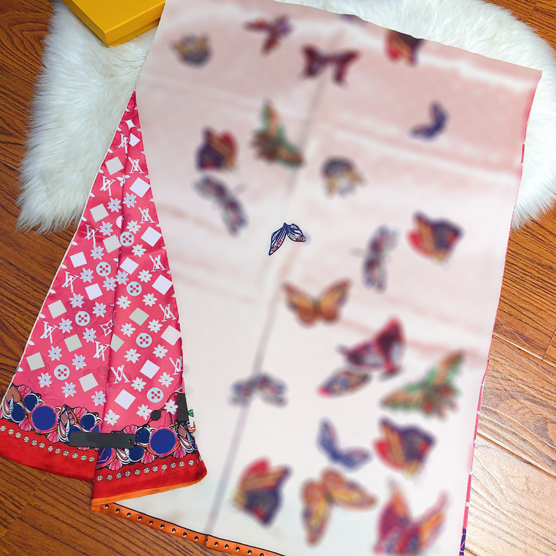 Luxurys Designer Letters Scarf Printed Butterfly Pattern Silk Scarves Lightweight shawl Double Layer Satin Chiffon Texture Sun Protection Large Square Towel nice
Luxurys Designer Letters Scarf Printed Butterfly Pattern Silk Scarves Lightweight shawl Double Layer Satin Chiffon Texture Sun Protection Large Square Towel nice