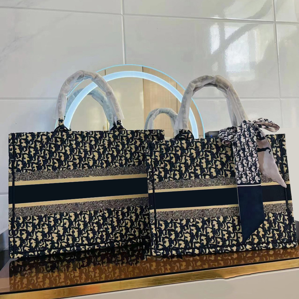 Luxury Designers the tote bag Top Original Totes Bag Tiger Embroidery BOOK Handbag TOTE Women's Classic Handle Laptop Large Capacity Shopping Bag Commuting Canvas 5A, #1 navy blue logo embroidery
Luxury Designers the tote bag Top Original Totes Bag Tiger Embroidery BOOK Handbag TOTE Women's Classic Handle Laptop Large Capacity Shopping Bag Commuting Canvas 5A, #1 navy blue logo embroidery