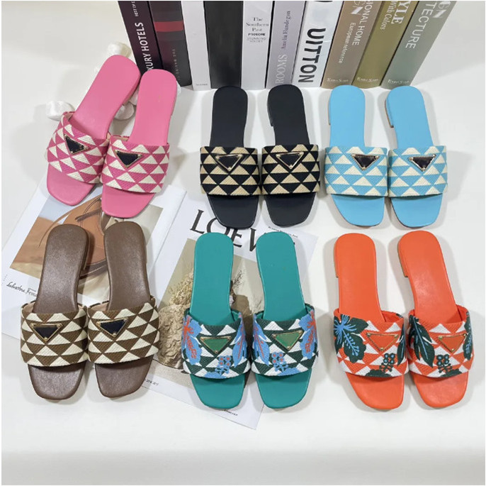 Designers Embroidered Fabric Slides Slippers Womens Metal Triangle Flat Fashion Casual Slipper Luxurys Fahion Plaid Outdoor Scuffs 35-42, Black
Designers Embroidered Fabric Slides Slippers Womens Metal Triangle Flat Fashion Casual Slipper Luxurys Fahion Plaid Outdoor Scuffs 35-42, Black