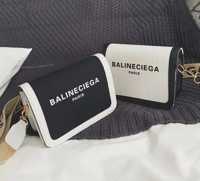 Summer Women Purse and Handbags 2022 New Fashion Casual Small Square Bags High Quality Unique Designer Shoulder Messenger Bags, Black
Summer Women Purse and Handbags 2022 New Fashion Casual Small Square Bags High Quality Unique Designer Shoulder Messenger Bags, Black