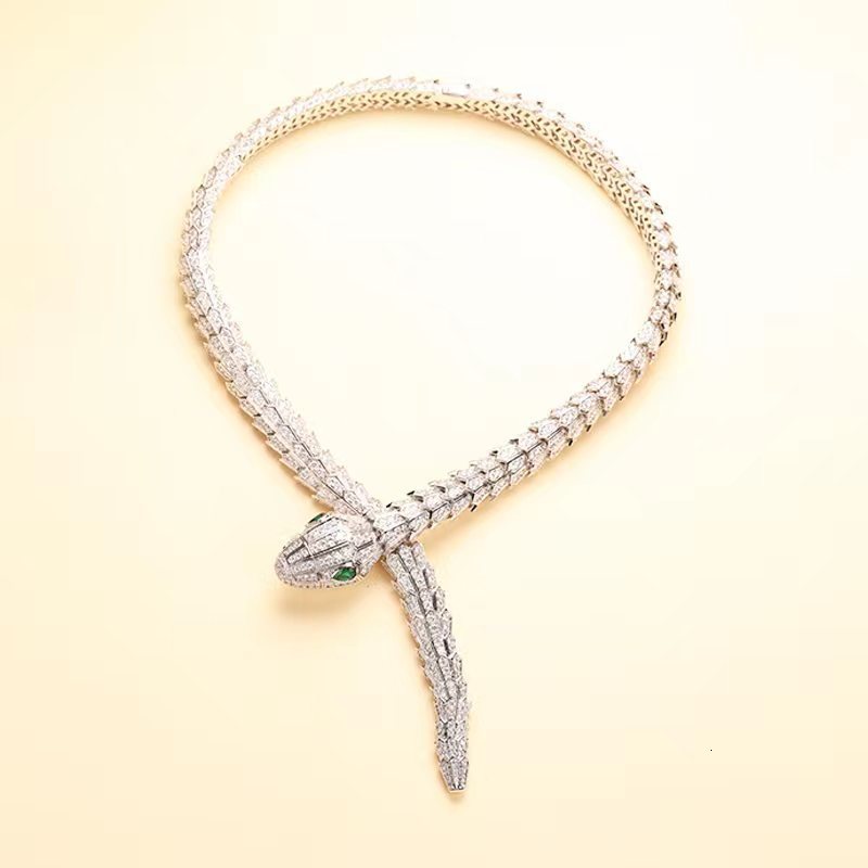 Chokers Original European and American Version Large Snake Necklace with Micro Inlaid Gemstones 230419
