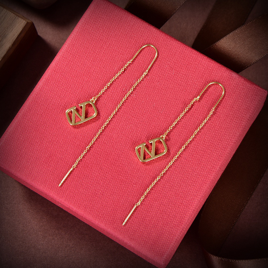 Designer Earring Letter V Logo Stud Earing Pearl Crystal Luxury Women Fashion Hoop Jewelry Metal Valentinoity Earring hgfh
Designer Earring Letter V Logo Stud Earing Pearl Crystal Luxury Women Fashion Hoop Jewelry Metal Valentinoity Earring hgfh