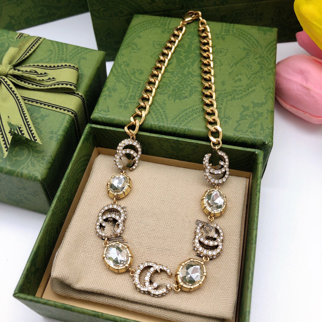 Woman Cuff Designer Pearl Necklace Fashion Double G Wedding Luxury Crystal Necklace Jewelry Women Men Gift GGity Precious Metal Hip Hop Necklace 68678
Woman Cuff Designer Pearl Necklace Fashion Double G Wedding Luxury Crystal Necklace Jewelry Women Men Gift GGity Precious Metal Hip Hop Necklace 68678
