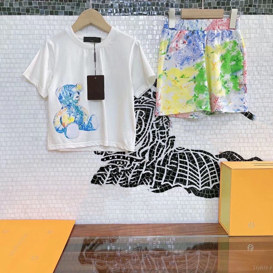 baby set luxury brand kid t shirt 2pics Bear pattern kids designer clothes Short Sleeve boys girls sets toddler set Graffiti Colorful 1-15 ages summer Tee 7 colours
baby set luxury brand kid t shirt 2pics Bear pattern kids designer clothes Short Sleeve boys girls sets toddler set Graffiti Colorful 1-15 ages summer Tee 7 colours