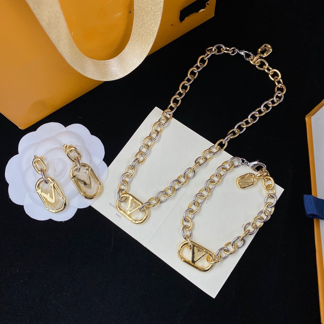 New style Designer Gold Chain Bracelet Womens Bracelets Love Jewelry Luxury Letter Pendant clover Bracelet For Women Charm necklace.Earring wedding 2023