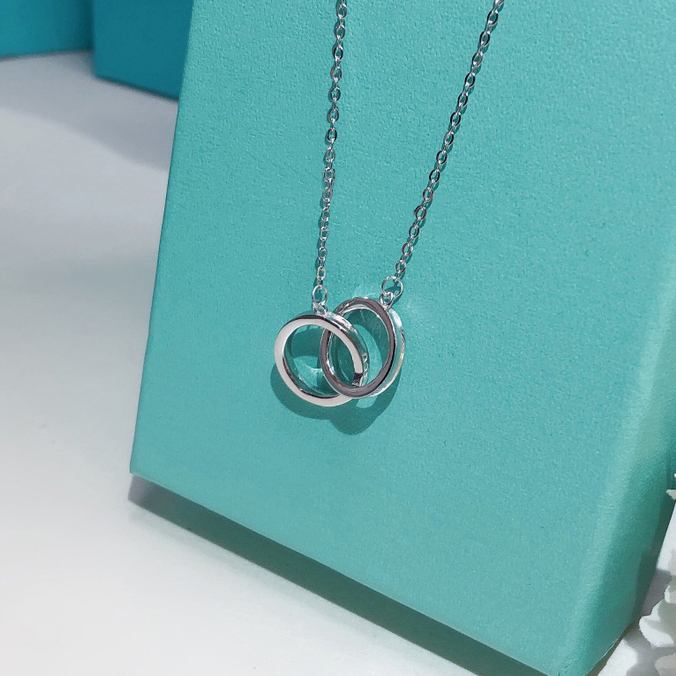 Luxury Designer Necklaces charm women Pendants high quality Fashion simple classic style suitable for gifts leisure entertainment party
Luxury Designer Necklaces charm women Pendants high quality Fashion simple classic style suitable for gifts leisure entertainment party