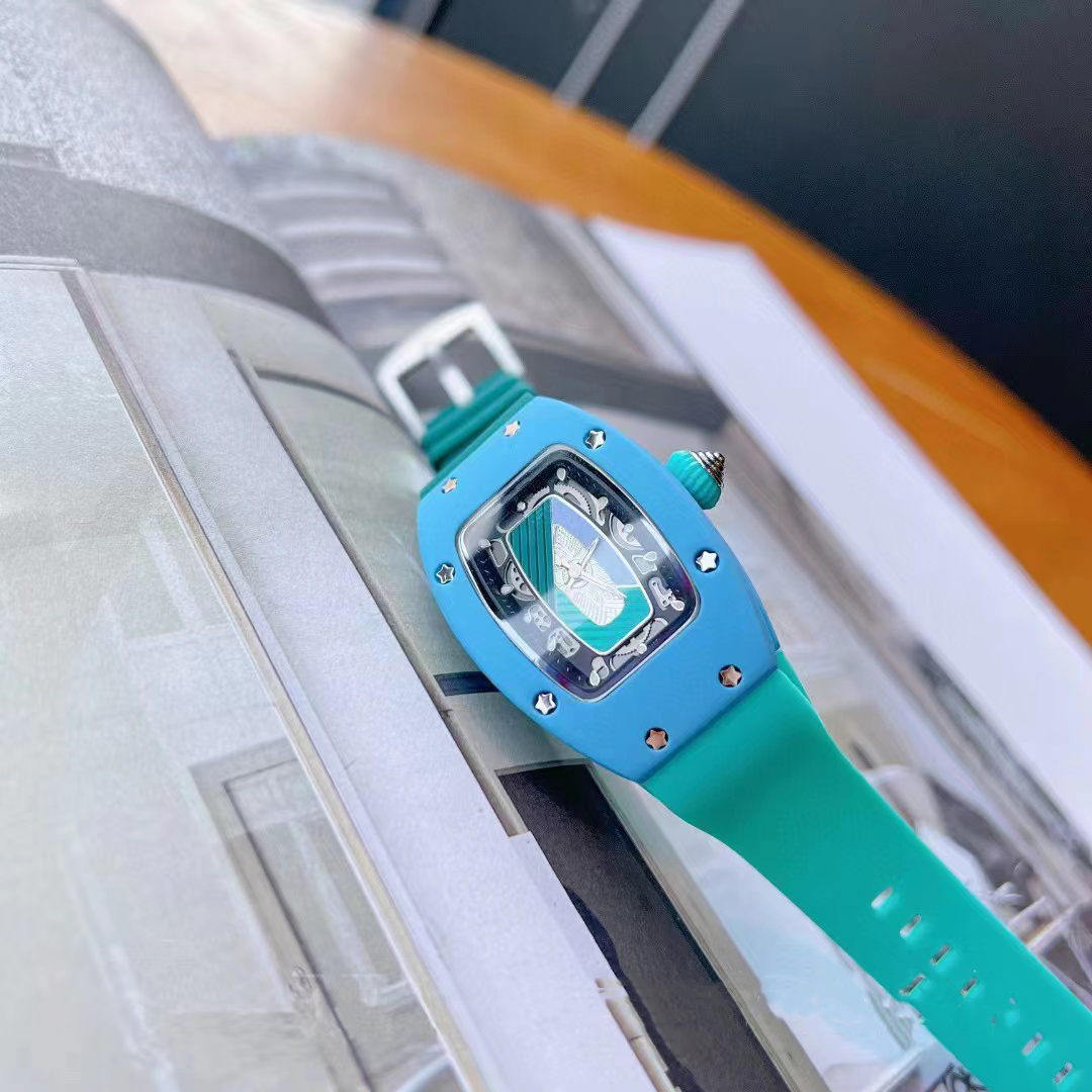 2023New Luxury Women's Watch Fashion Classic Silicone Band Quartz Battery, Sapphire crystal
2023New Luxury Women's Watch Fashion Classic Silicone Band Quartz Battery, Sapphire crystal