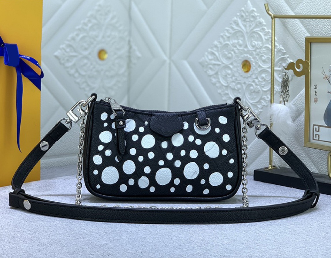 Designer womens shoulder bag luxury Easy Pouch On Strap handbags embossed flower letters Empreinte leather mini chain makeup bags ladies fashion purses clutch, 80349#embossed monogrames
Designer womens shoulder bag luxury Easy Pouch On Strap handbags embossed flower letters Empreinte leather mini chain makeup bags ladies fashion purses clutch, 80349#embossed monogrames