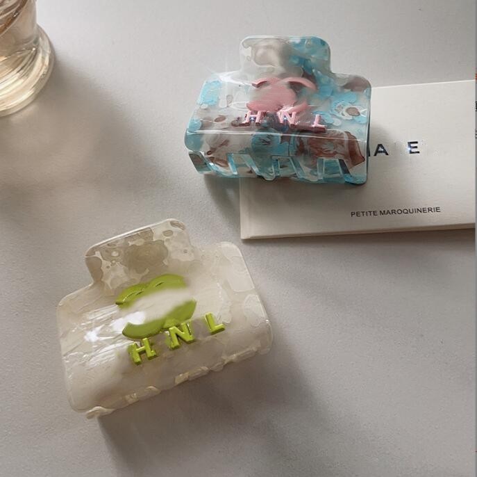 Luxury Womens Designer Acetic acid hair clip Hair For Women Girls Brand Letter Designer Hair Claw Fashion Hair Claw Fashion Hairpin
Luxury Womens Designer Acetic acid hair clip Hair For Women Girls Brand Letter Designer Hair Claw Fashion Hair Claw Fashion Hairpin