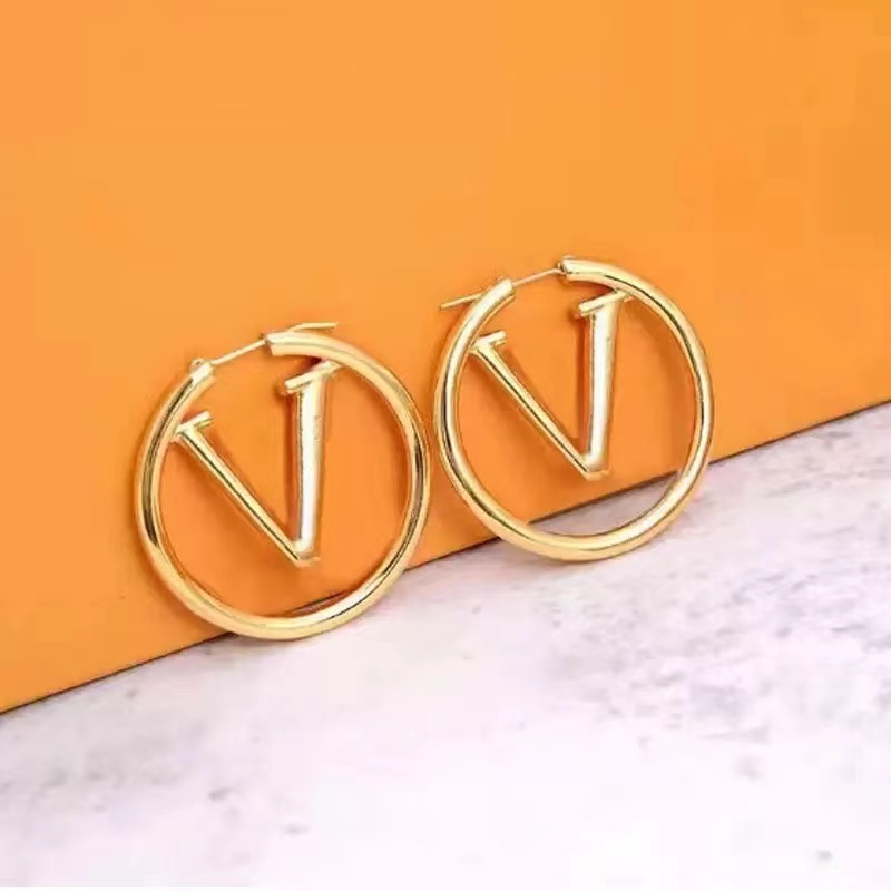 New V letter retro earrings circle gold fashion new net celebrity round face temperament ins alliance the same style earpiece Fashion Jewelry Gifts Earrings
New V letter retro earrings circle gold fashion new net celebrity round face temperament ins alliance the same style earpiece Fashion Jewelry Gifts Earrings