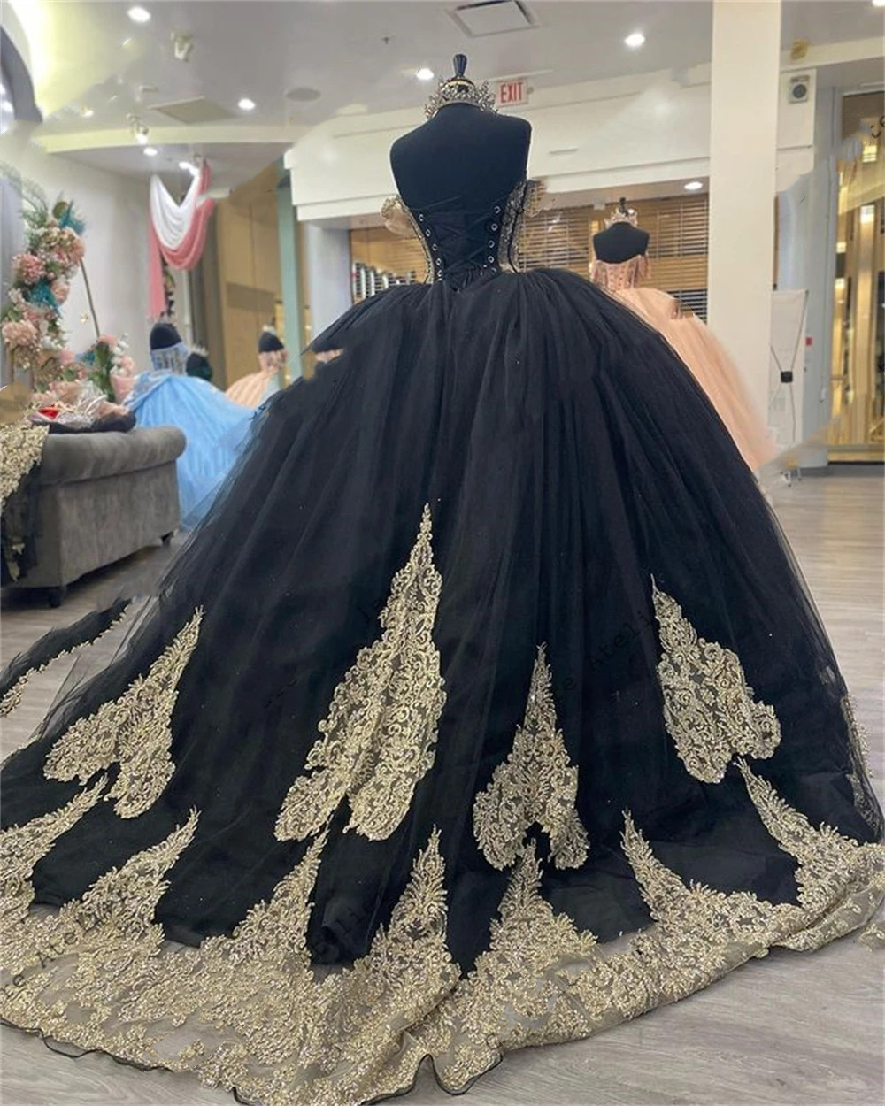 Gold Appliques Black Tulle Quinceanera Dresses With Cape Spaghetti Ball Gown Sweet Sixteen Prom Party Gowns Vestidos De 15 322