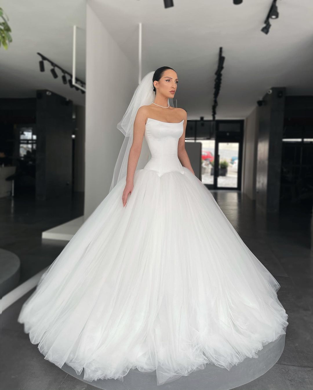 Strapless A e Dresses for bride Tulle Satin Wedding Dress vestidos de novia Backless Modern designer bridal gowns