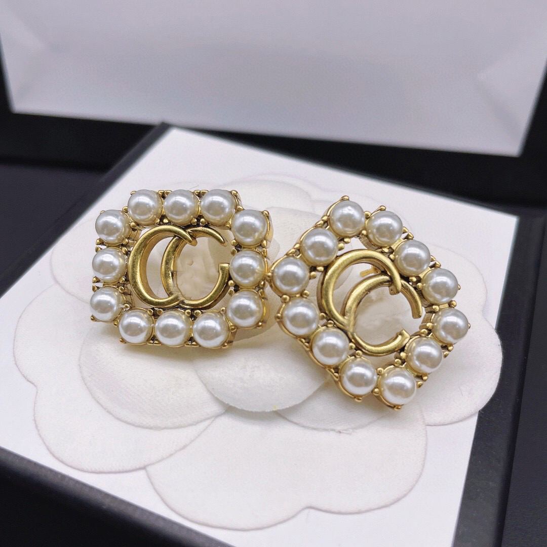 No Box Fashion Jewelry Women Designer Studs Earrings Love Full White Pearl Brass engagement Earring For Lady Gifts Wholesale
No Box Fashion Jewelry Women Designer Studs Earrings Love Full White Pearl Brass engagement Earring For Lady Gifts Wholesale
