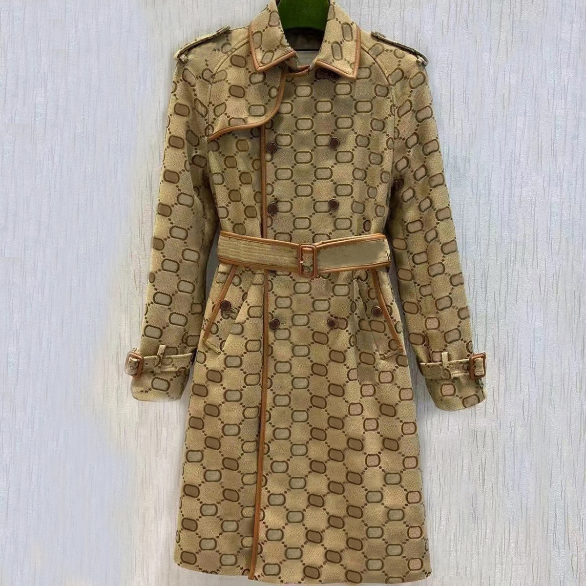 B818 Autumn womens trench coats designer luxury Women Windbreaker body letter print jacket Loose Belt Coat Female Casual Long Trenchs Coat, Khaki
B818 Autumn womens trench coats designer luxury Women Windbreaker body letter print jacket Loose Belt Coat Female Casual Long Trenchs Coat, Khaki