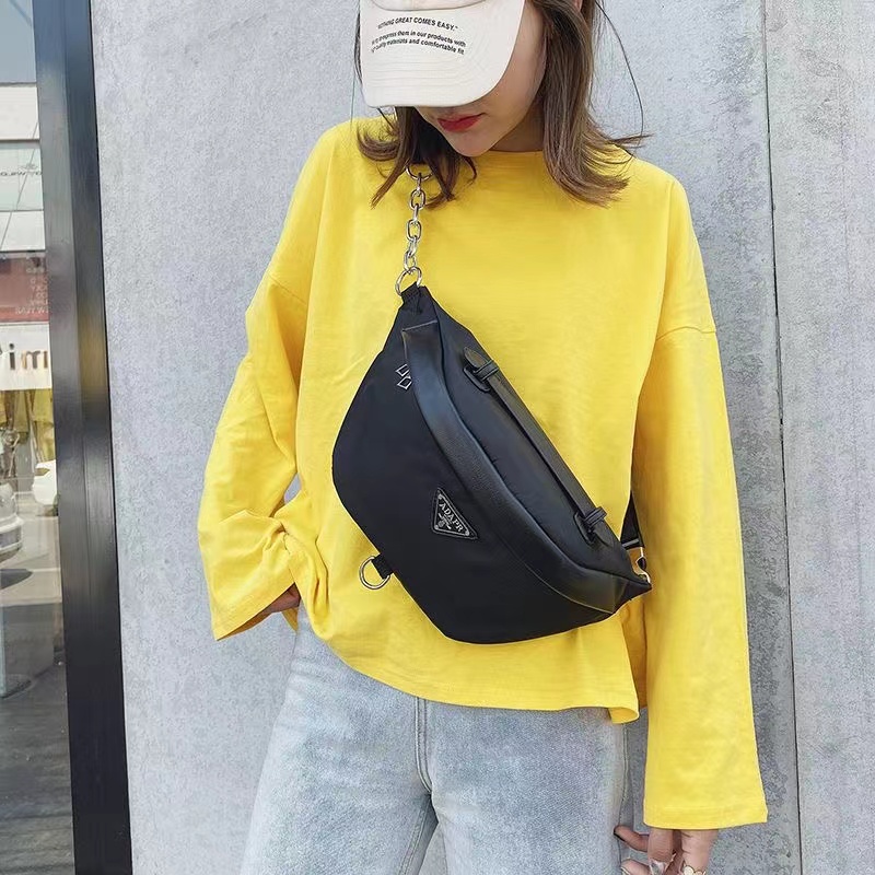 2023 Luxury Designers Waist Bags Classic Black Cellphone Case Canvas Nylon Large and Small Style BumBag Belt Handbags High Quality Designer Fanny Pack
2023 Luxury Designers Waist Bags Classic Black Cellphone Case Canvas Nylon Large and Small Style BumBag Belt Handbags High Quality Designer Fanny Pack