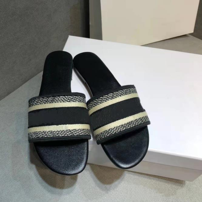 2023 designer slipper for Women sandal CD Green Yellow Black White red casual Outdoor beach Flat bottom sandals Luxury embroidery slides euro size 35-42
2023 designer slipper for Women sandal CD Green Yellow Black White red casual Outdoor beach Flat bottom sandals Luxury embroidery slides euro size 35-42