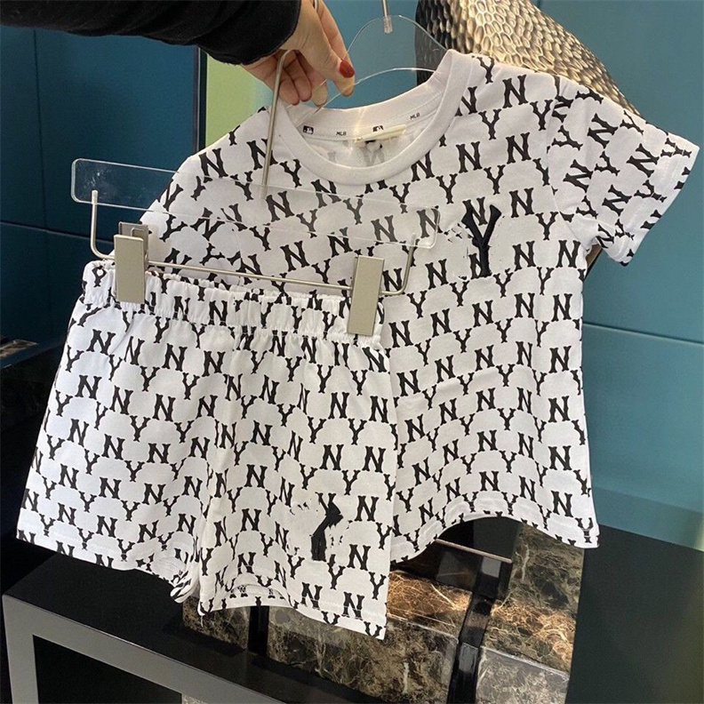 Summer Clothing Sets men's and women's two-piece set Bear series children's clothes short sleeve T-shirt shorts pure cotton with fashion elements size 90cm-160cm B05, 12
Summer Clothing Sets men's and women's two-piece set Bear series children's clothes short sleeve T-shirt shorts pure cotton with fashion elements size 90cm-160cm B05, 12