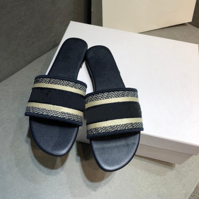 2023 designer slipper for Women sandal CD Green Yellow Black White red casual Outdoor beach Flat bottom sandals Luxury embroidery slides euro size 35-42
2023 designer slipper for Women sandal CD Green Yellow Black White red casual Outdoor beach Flat bottom sandals Luxury embroidery slides euro size 35-42