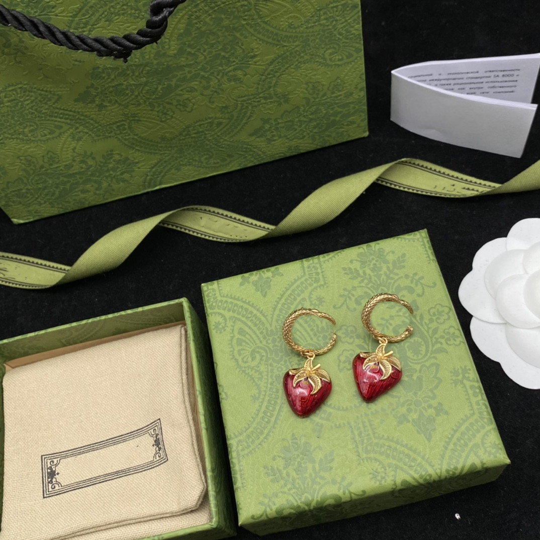 Top Luxury Designer Earrings for Woman Charm 925 Silver Needle Earrings Strawberry Design Jewelry Supply