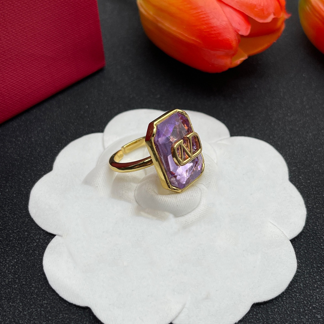 Letter V Wedding Rings Logo Ring Women Fashion Designer Jewelry Metal Valentinoity Luxury Woman VLogo Open Ring With Side Stones 8945
Letter V Wedding Rings Logo Ring Women Fashion Designer Jewelry Metal Valentinoity Luxury Woman VLogo Open Ring With Side Stones 8945