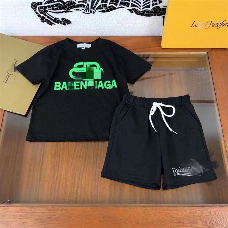 Summer Clothing Sets men's and women's two-piece set Bear series children's clothes short sleeve T-shirt shorts pure cotton with fashion elements size 90cm-160cm Z06
Summer Clothing Sets men's and women's two-piece set Bear series children's clothes short sleeve T-shirt shorts pure cotton with fashion elements size 90cm-160cm Z06