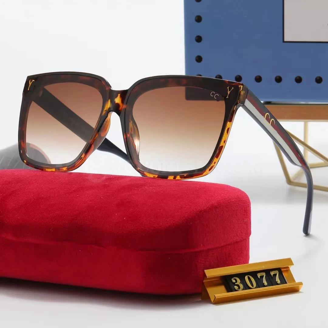 Luxury Sun Glasses Side Letters Polarized Designer brief Sunglasses for Womens Men summer Traveling Appear thin Sunproof Adumbral Beach Sunglass with box
Luxury Sun Glasses Side Letters Polarized Designer brief Sunglasses for Womens Men summer Traveling Appear thin Sunproof Adumbral Beach Sunglass with box