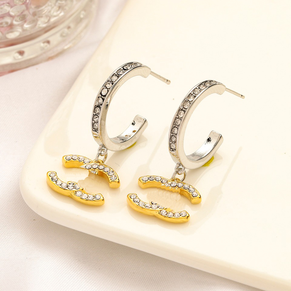 Charm Couple Love Hoop Earrings 925 Diamond Inlaid Stud Earrings 18K Gold Jewelry Designer Gift Earrings 2023 New Wedding Party stainless steel Jewelry Wholesale
Charm Couple Love Hoop Earrings 925 Diamond Inlaid Stud Earrings 18K Gold Jewelry Designer Gift Earrings 2023 New Wedding Party stainless steel Jewelry Wholesale