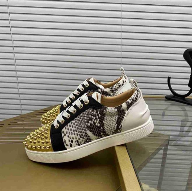 with box Sandals Shoes Sneakers Famous Brands Green Rhinestone Spikes Unisex Low Top Laboutin Leather Rivet Crystal Casual Red Bottom Men Women
with box Sandals Shoes Sneakers Famous Brands Green Rhinestone Spikes Unisex Low Top Laboutin Leather Rivet Crystal Casual Red Bottom Men Women