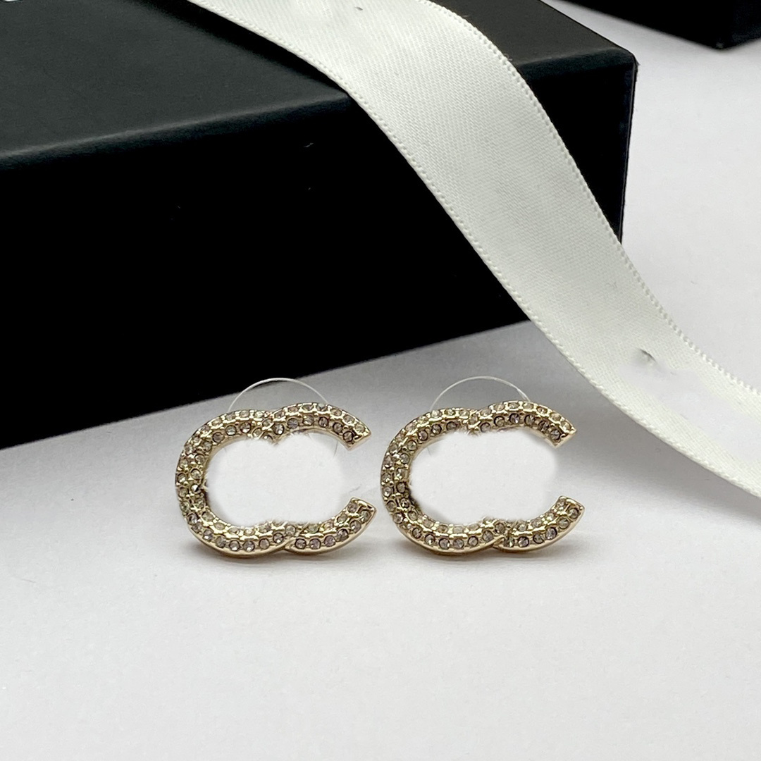 Classic C Earing Designer For Lady Women Fashion CCity Stud Earring party Jewelry Woman Wedding Engagement Gold Earrings high-quality Gift 653
Classic C Earing Designer For Lady Women Fashion CCity Stud Earring party Jewelry Woman Wedding Engagement Gold Earrings high-quality Gift 653