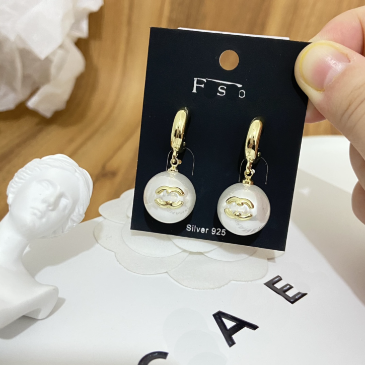 Drop Pearl Pendant Earrings Charm Designer Love Jewelry Earring 2023 Spring New 18K Gold Plated Earrings Luxury Women's Gifts Family Jewelry Wholesale
Drop Pearl Pendant Earrings Charm Designer Love Jewelry Earring 2023 Spring New 18K Gold Plated Earrings Luxury Women's Gifts Family Jewelry Wholesale