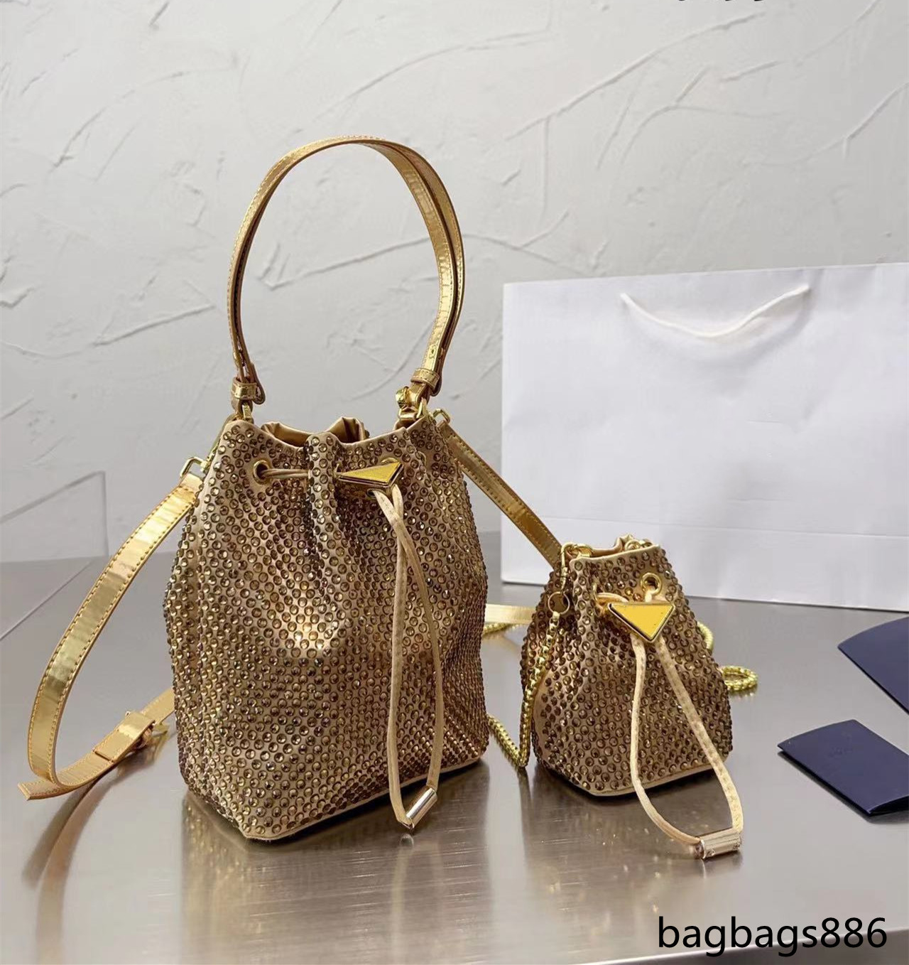 High quality new style barrel bag of pure color crystal diamond shoulder crossbody bag man woman messenger bag lady small wallet bag punching bag for women, Gold
High quality new style barrel bag of pure color crystal diamond shoulder crossbody bag man woman messenger bag lady small wallet bag punching bag for women, Gold