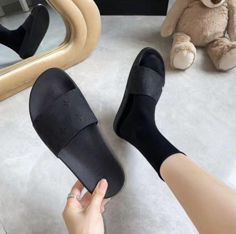 Designer women Flip flops Slipper Lvlouis Luxury Letter Fashion Genuine Leather slides Metal Chain Ladies Casual shoes, Pink
Designer women Flip flops Slipper Lvlouis Luxury Letter Fashion Genuine Leather slides Metal Chain Ladies Casual shoes, Pink