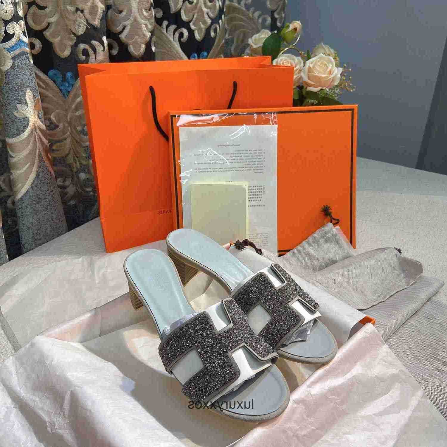 Flip Orans 2023 Designer Shoe Oasis Slippers Beach High h Family Slide Flops Sandal Women Summer Leather Thick Heels Beach Outside Oxng
Flip Orans 2023 Designer Shoe Oasis Slippers Beach High h Family Slide Flops Sandal Women Summer Leather Thick Heels Beach Outside Oxng