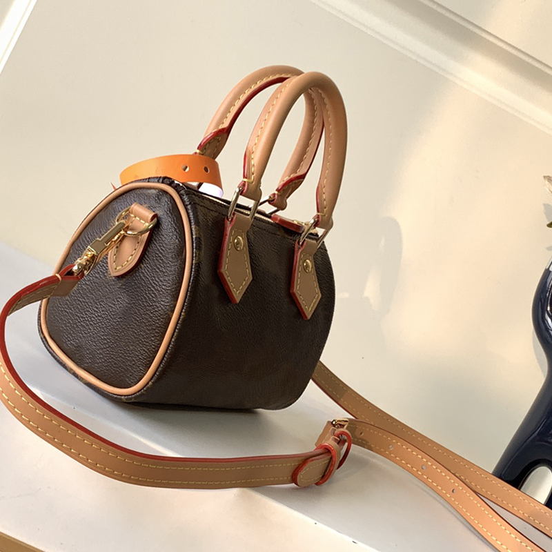 10A designer bag women bag Cow leather details and metal pieces. Handle and removable and adjustable shoulder strapLV070
10A designer bag women bag Cow leather details and metal pieces. Handle and removable and adjustable shoulder strapLV070