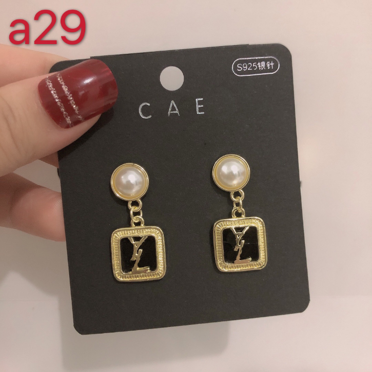 Designer Spring Charm Earring Pearl Pendant Women Jewelry Earrings 18K Gold Plated Letter Earrings Fashion Love amily Gifts Jewelry Wholesale
Designer Spring Charm Earring Pearl Pendant Women Jewelry Earrings 18K Gold Plated Letter Earrings Fashion Love amily Gifts Jewelry Wholesale