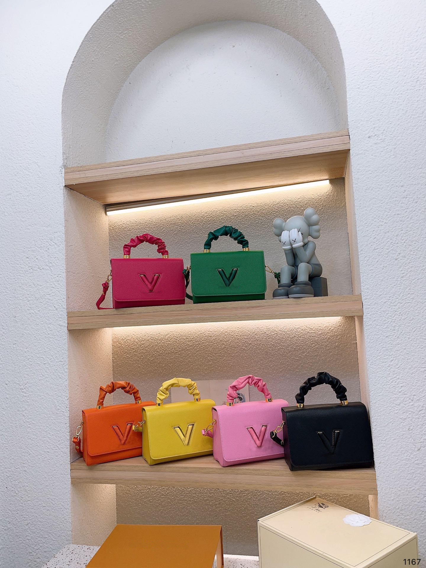 Shoulder Bags Vintage Cowhide Lvs Twist Denim Water Ripple Chain Shoulder Crossbody Bags Spin Lock Women Fashion Messenger Bag Designer Handbags, Yellow
Shoulder Bags Vintage Cowhide Lvs Twist Denim Water Ripple Chain Shoulder Crossbody Bags Spin Lock Women Fashion Messenger Bag Designer Handbags, Yellow