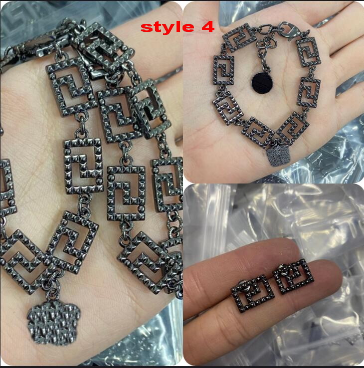 Neutral Style Copper Necklaces Bracelet Greece Meander Pattern 18K Gold Plated Men Letter Hollow Bangle women Earring Rings Sets Lovers Designer Jewelry MS25 --01, Same picture
Neutral Style Copper Necklaces Bracelet Greece Meander Pattern 18K Gold Plated Men Letter Hollow Bangle women Earring Rings Sets Lovers Designer Jewelry MS25 --01, Same picture