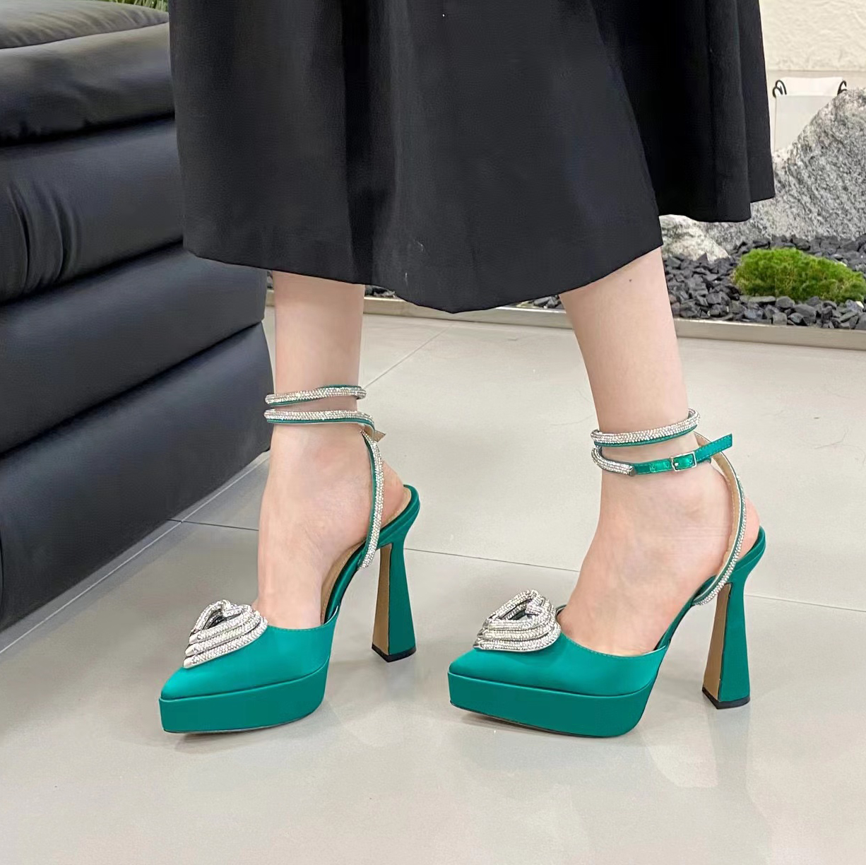Mach satin sandals womens leather sole high heels 11.5 cm platform dress shoes diamond chain decoration luxury designer shoe with pointed back pockets high heeled, White
Mach satin sandals womens leather sole high heels 11.5 cm platform dress shoes diamond chain decoration luxury designer shoe with pointed back pockets high heeled, White