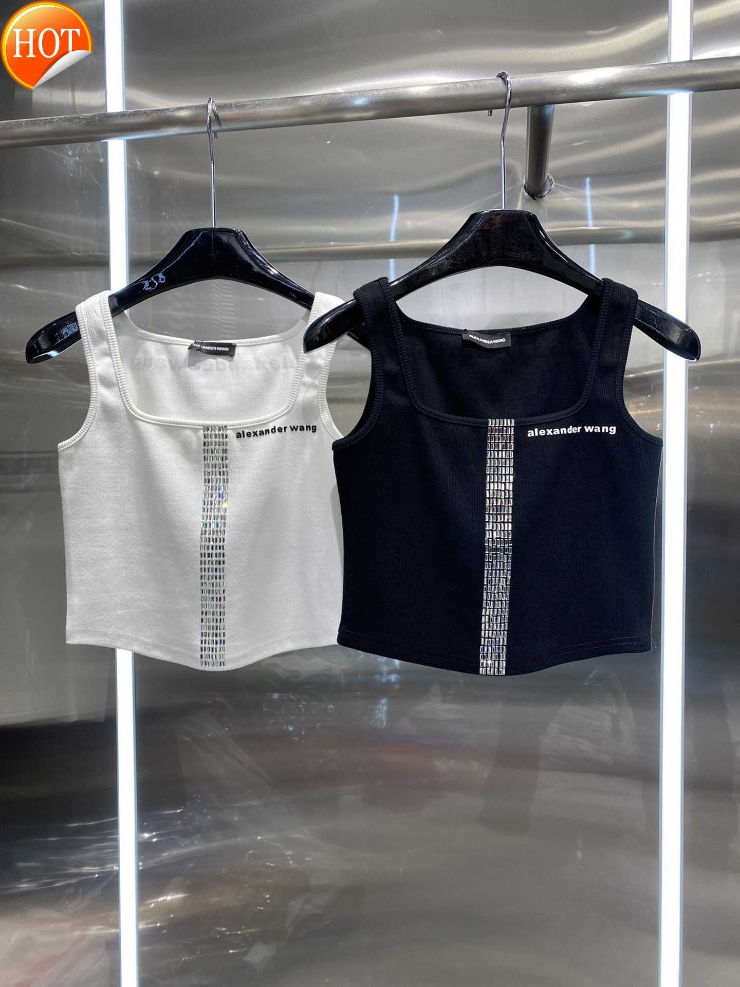 AW King 23 Spring/Summer New Fashion Personalized Hot Diamond Letter Decoration Sleeveless Rib Short Versatile Tank Top, Black
AW King 23 Spring/Summer New Fashion Personalized Hot Diamond Letter Decoration Sleeveless Rib Short Versatile Tank Top, Black