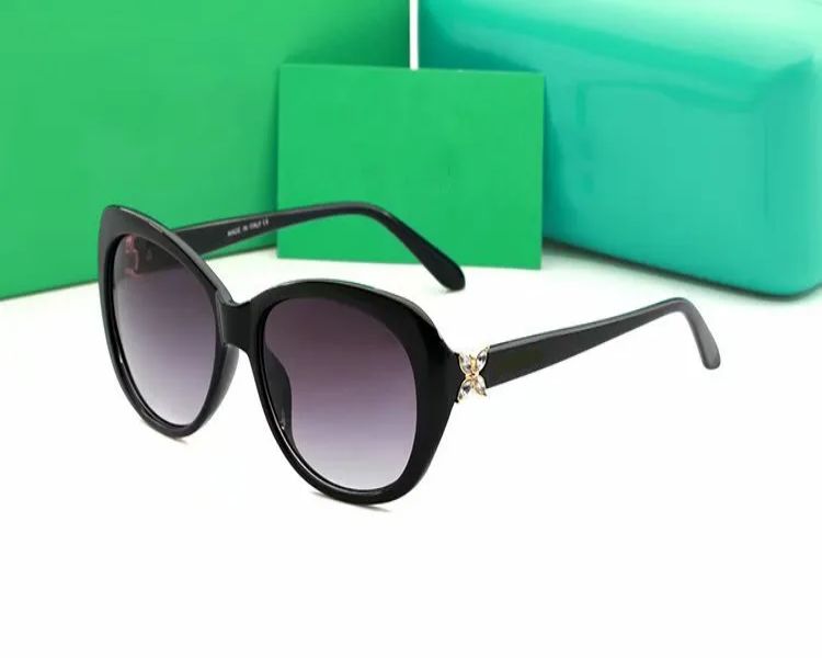 Luxury Designer Sunglasses Men Women Eyeglasses Outdoor Windproof Eyewear PC Frame Fashion Classic Lady Sun glasses Mirrors
Luxury Designer Sunglasses Men Women Eyeglasses Outdoor Windproof Eyewear PC Frame Fashion Classic Lady Sun glasses Mirrors