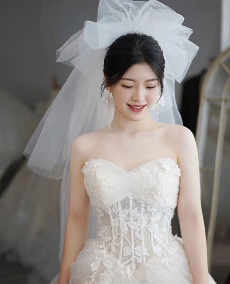 Bridal headdress with fluffy cloud shaped multi-layer headdress for high-end wedding Bridal Veils