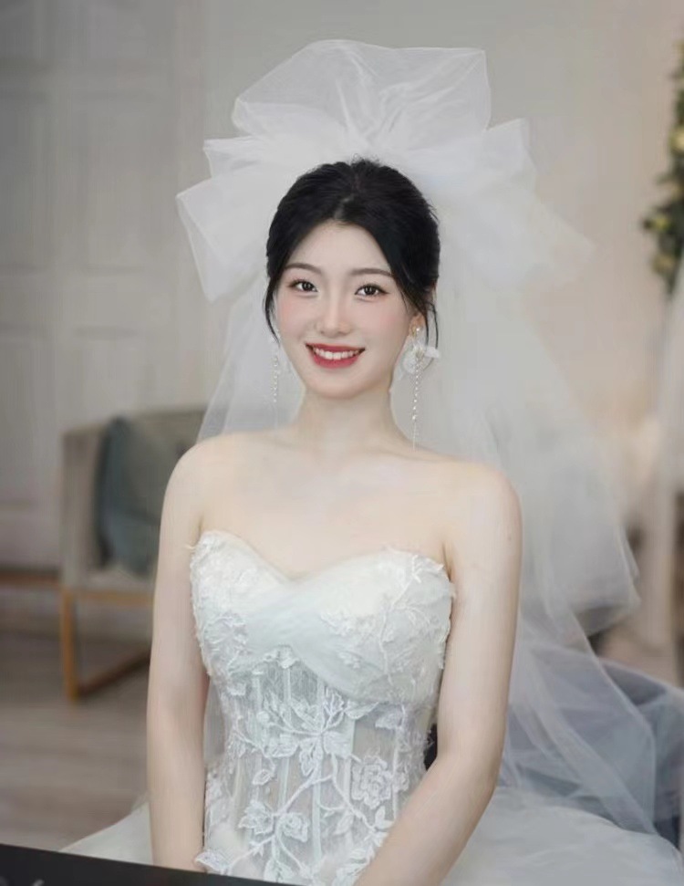 Bridal headdress with fluffy cloud shaped multi-layer headdress for high-end wedding Bridal Veils