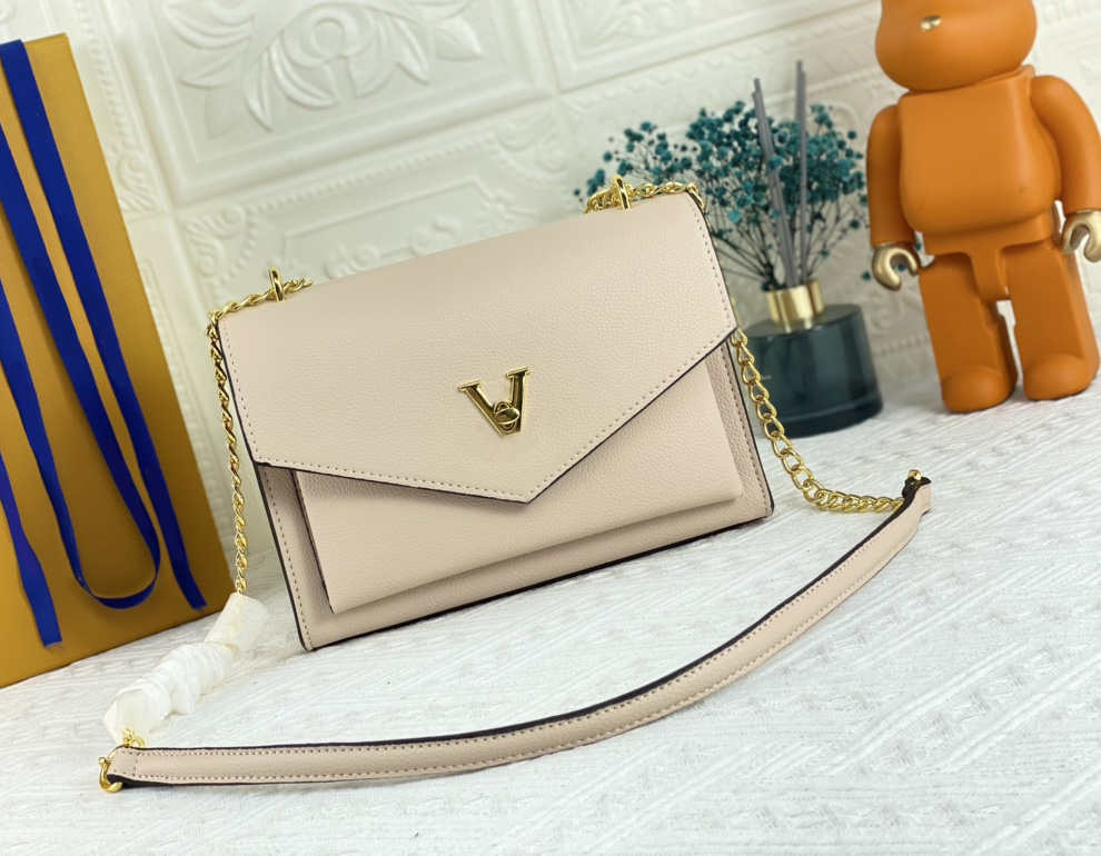 Designer shoulder bag luxury women handbags Mylockme BB chains crossbody bags Top-quality leather flowers letter ladies fashion metal digram switch purse, 51418#metal digram switch
Designer shoulder bag luxury women handbags Mylockme BB chains crossbody bags Top-quality leather flowers letter ladies fashion metal digram switch purse, 51418#metal digram switch