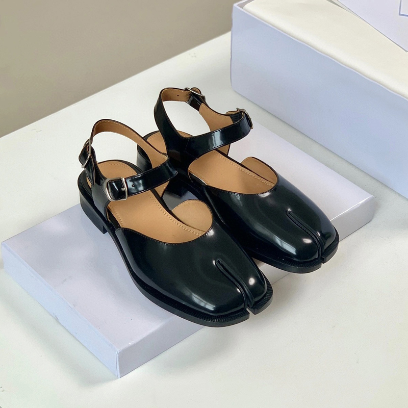 Sandals Design Women Flat Shoes Elegant Female Split Horse Toe Lady Tabi Moccasins Footwear Pig Shoe B111 230503, Black
Sandals Design Women Flat Shoes Elegant Female Split Horse Toe Lady Tabi Moccasins Footwear Pig Shoe B111 230503, Black