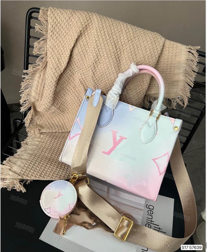 100% High quality Designer Handbags Women Shoulder Crossbody Bags Color printing Monograms ON THE GO GM MM Purse The Tote Female backpack mini cross body bag 25x20cm, Packing bag
100% High quality Designer Handbags Women Shoulder Crossbody Bags Color printing Monograms ON THE GO GM MM Purse The Tote Female backpack mini cross body bag 25x20cm, Packing bag