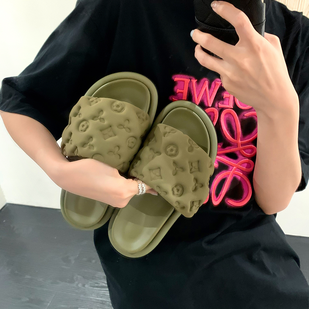 Designers Slippers Slides Pool Pillow Mules Women Embossing Sandals Sunset Flat Comfort Mules Padded Front Strap Slippers Fashionable Mules Slides with box, Chocolate
Designers Slippers Slides Pool Pillow Mules Women Embossing Sandals Sunset Flat Comfort Mules Padded Front Strap Slippers Fashionable Mules Slides with box, Chocolate