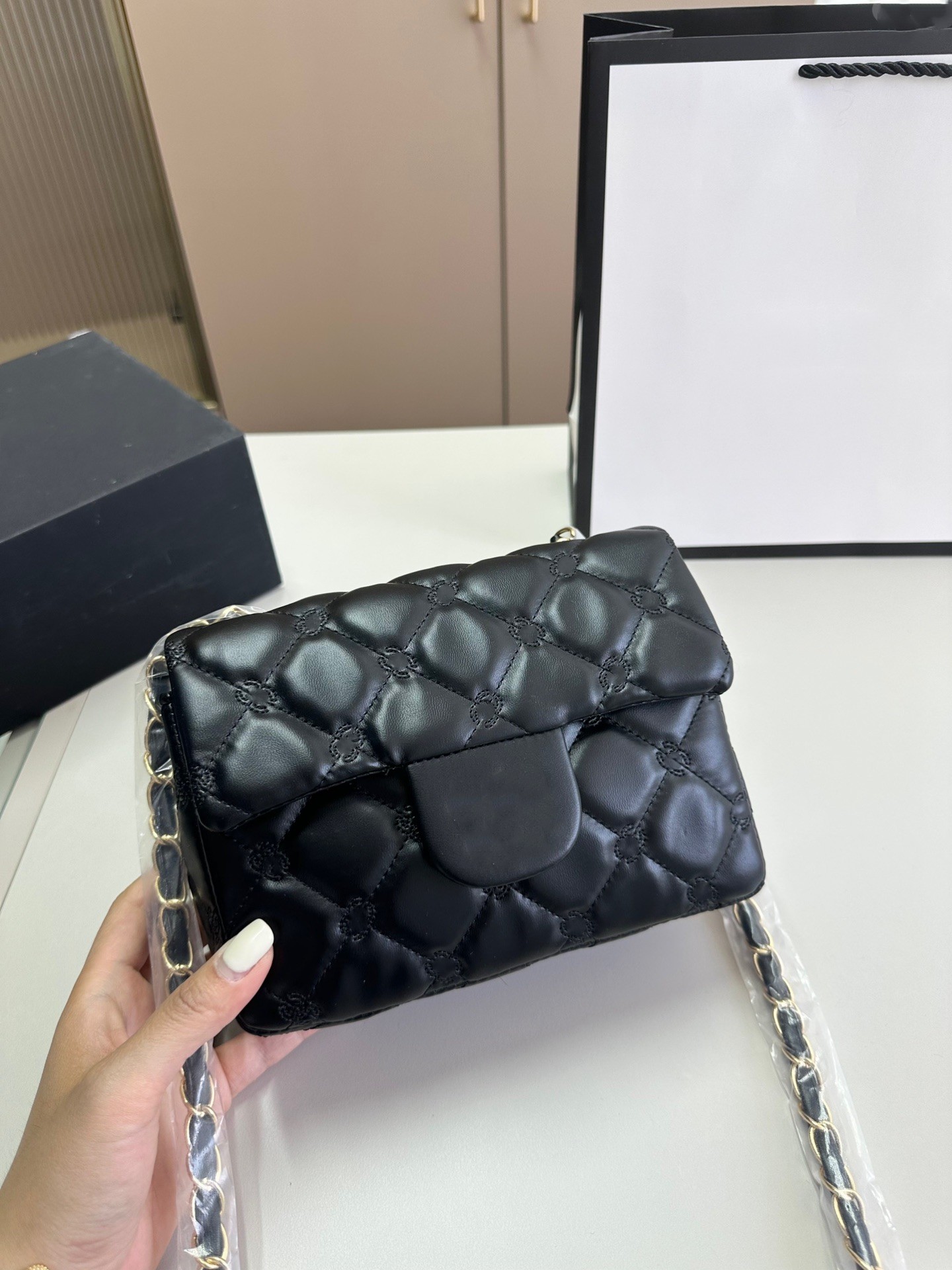 Brand Chain Bag Classic Designer Bag Clamshell Embroidered pattern Luxury women's One shoulder Bag underarm bag Fashion crossbody bag Handbag, Customize
Brand Chain Bag Classic Designer Bag Clamshell Embroidered pattern Luxury women's One shoulder Bag underarm bag Fashion crossbody bag Handbag, Customize