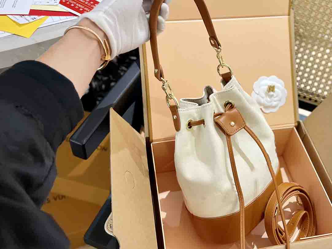 Designer canvas Bucket Bags Neonoe Drawstring Shoulder bags louiseity Leather Classic crossbody bag viutonity Messenger Handbags Purse Tote Handbag, Grey
Designer canvas Bucket Bags Neonoe Drawstring Shoulder bags louiseity Leather Classic crossbody bag viutonity Messenger Handbags Purse Tote Handbag, Grey