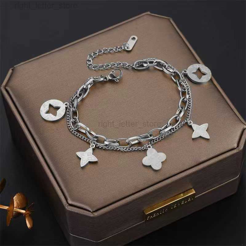 Fashion Classic Women Braceletchain link love bracelets 4/Four Leaf Clover Charm for womens Fancy bracelet chains Send girlfriend on Valentine's Day
Fashion Classic Women Braceletchain link love bracelets 4/Four Leaf Clover Charm for womens Fancy bracelet chains Send girlfriend on Valentine's Day
